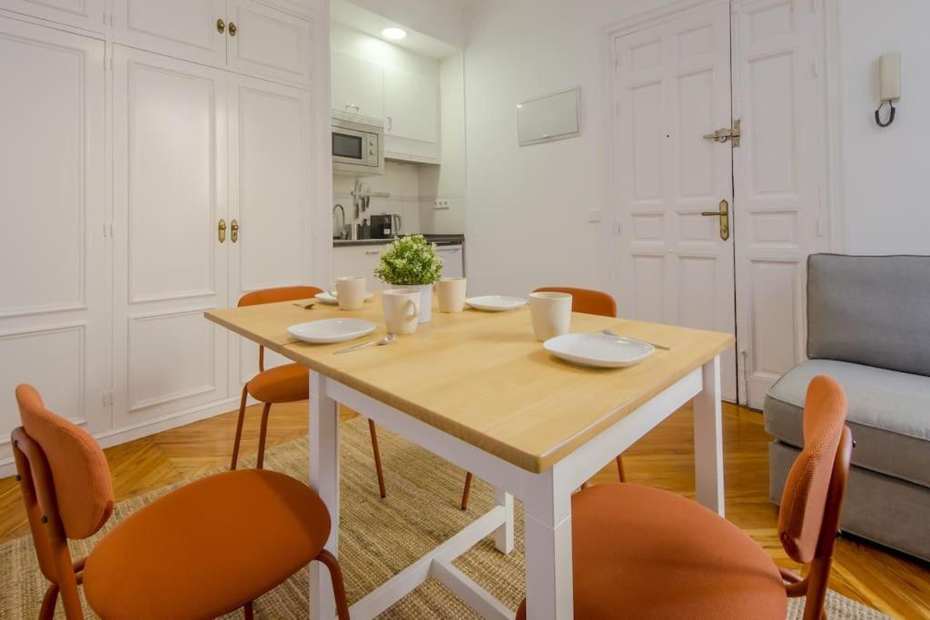 Petite E Chic Loft Para 3 En El Corazon De Madryt Zewnętrze zdjęcie